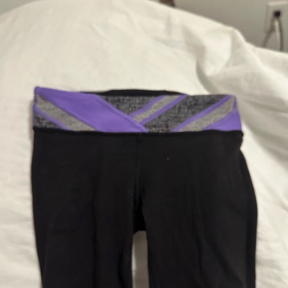 2 IVIVVA LULULEMON GIRLS REVERSIBLE LEGGINGS - Picture 5 of 5